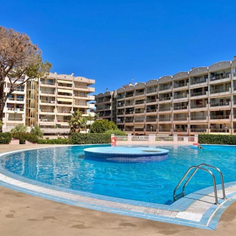 Charming Loft in Salou - Two-Bedroom Apartment with Pool View - 7