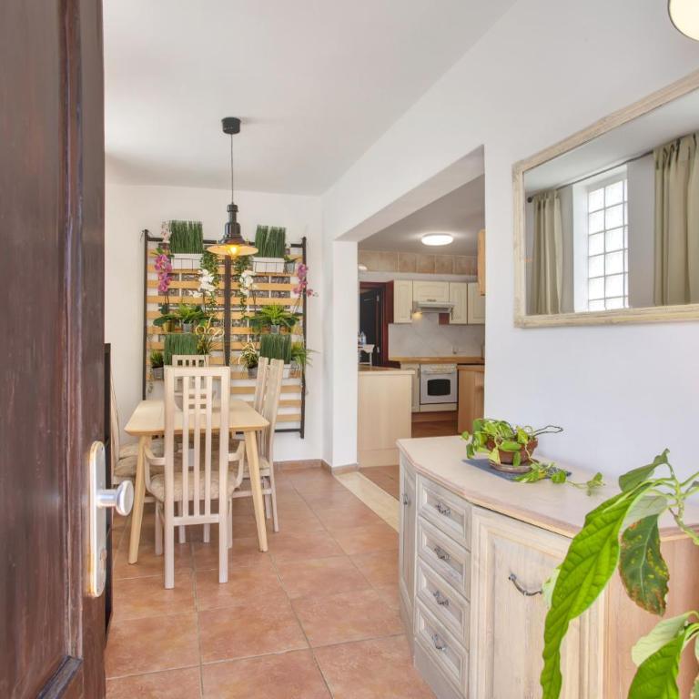 Casa Queen Ovetus Planta baja, piscina y WIFI - Apartamento de 3 dormitorios - 2