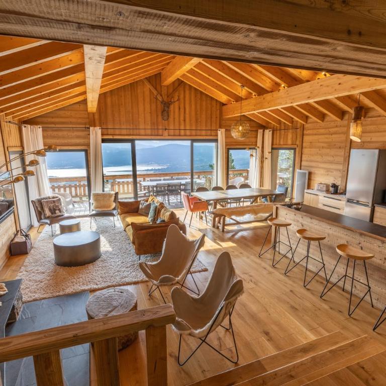 Chalet Luxe spacieux, Piscine chauffée, vue lac et montagnes, proximité immédiate pistes - Superior Chalet - 1