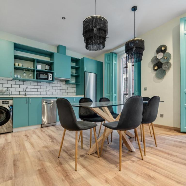 Modern and Refurbished - 2Bedrooms 2Baths-Justicia - Two-Bedroom Apartment - 4