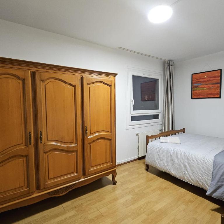 Chambres lumineuses avec vue sur Paris Montmartre - Double Room with Shared Bathroom - 8