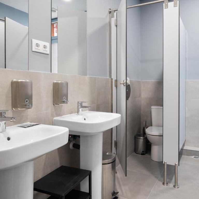 Hostel Anguita - 4-Bed Mixed Dormitory Room - 7