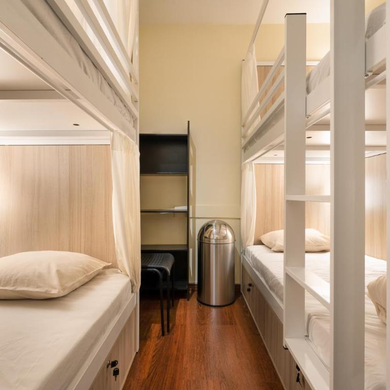 Hostel Anguita - 4-Bed Mixed Dormitory Room - 5