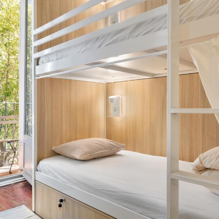Hostel Anguita - 8-Bed Mixed Dormitory Room - 10