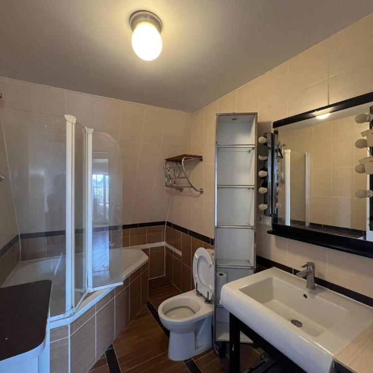 Eiffel Tower View Apartment - Chambre Double Deluxe avec Balcon - 13