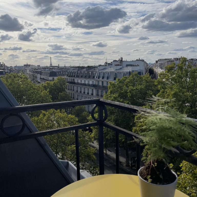 Eiffel Tower View Apartment - Chambre Double Deluxe avec Balcon - 7
