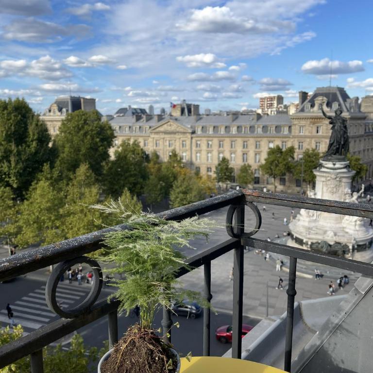 Eiffel Tower View Apartment - Chambre Double Deluxe avec Balcon - 9