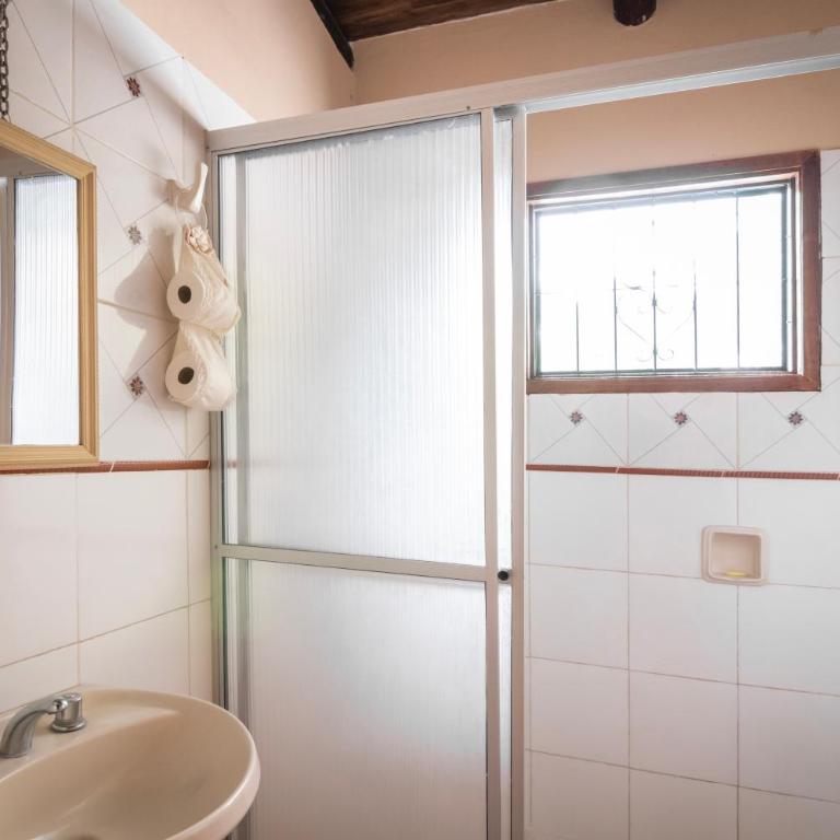 Casa Angi, con jardín y piscina en Sanber - Three-Bedroom House - 17