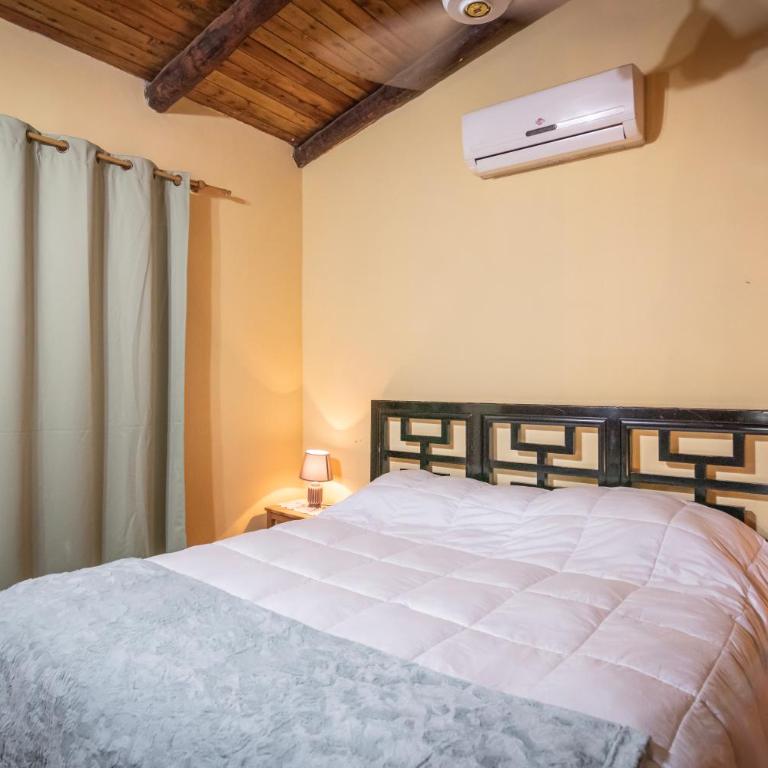 Casa Angi, con jardín y piscina en Sanber - Three-Bedroom House - 19