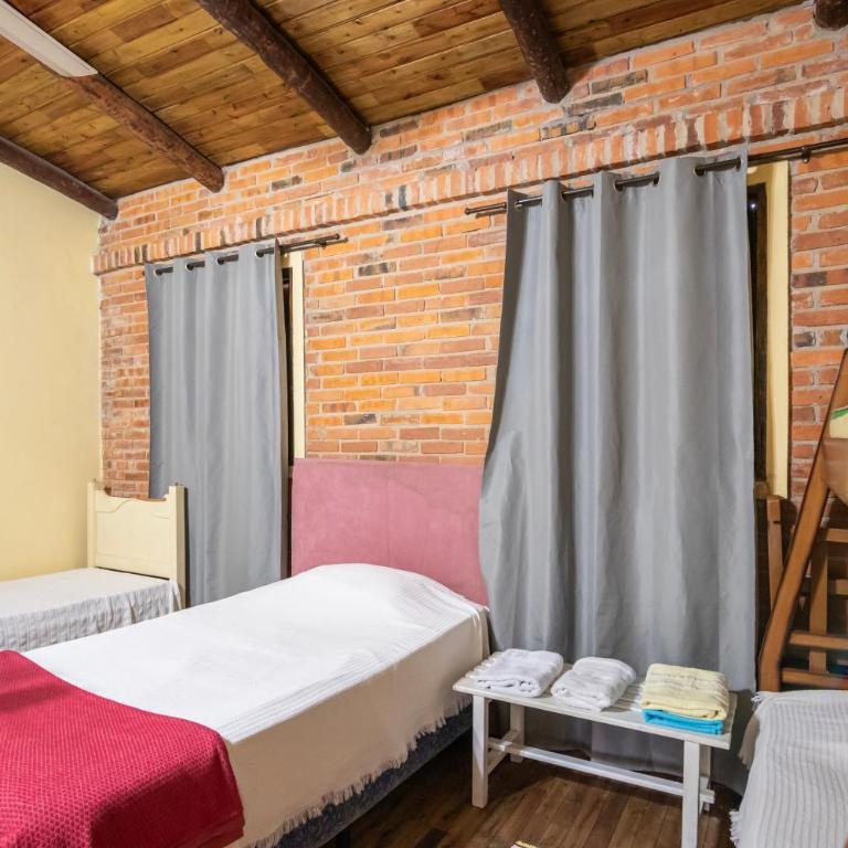 Casa Angi, con jardín y piscina en Sanber - Three-Bedroom House - 21