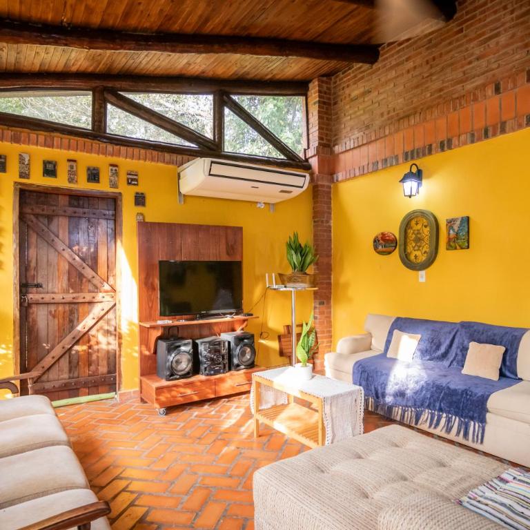 Casa Angi, con jardín y piscina en Sanber - Three-Bedroom House - 26