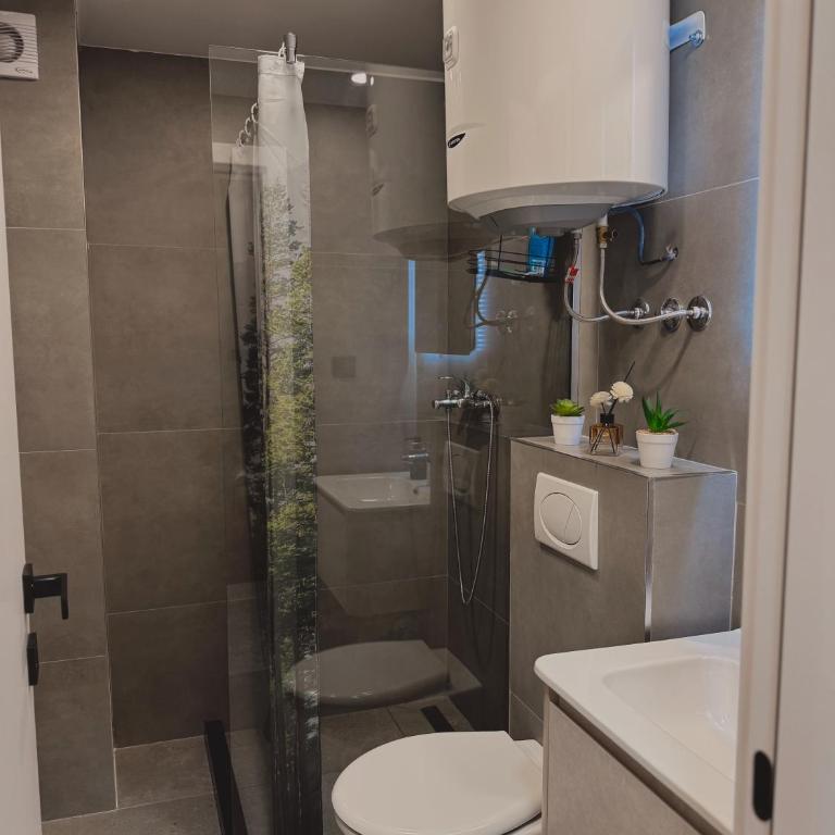 Evergreen Lux - One-Bedroom Apartment - 22