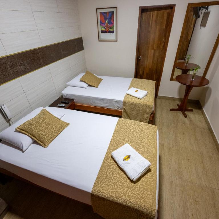 Hostal Macambo - Habitación Doble con baño privado - 2 camas - 3