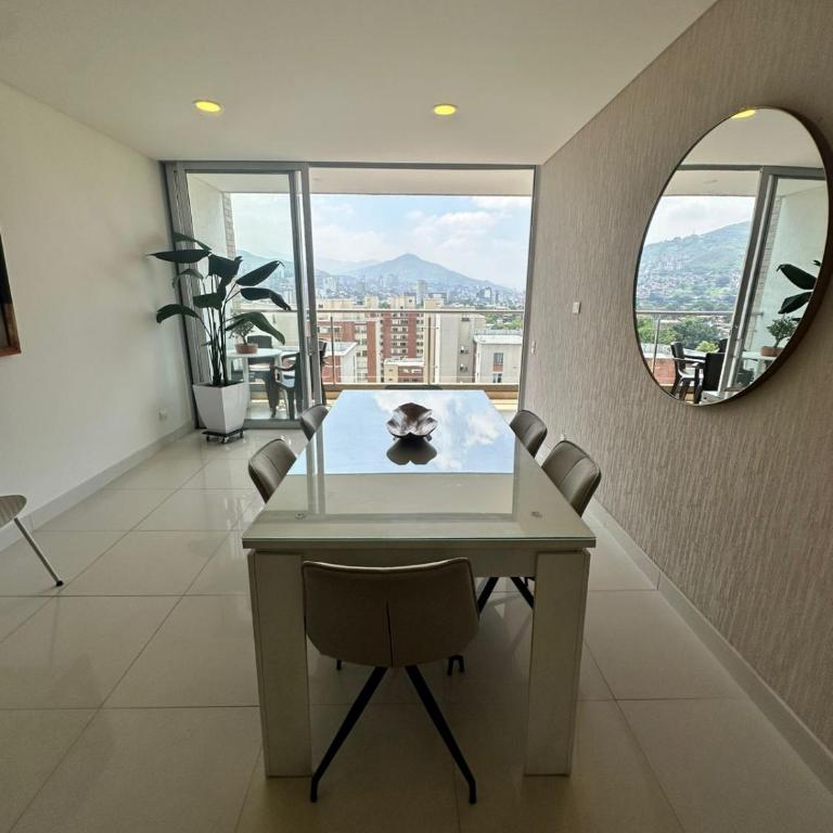 Apartamento 1005 espectacular y central - Three-Bedroom Apartment - 21