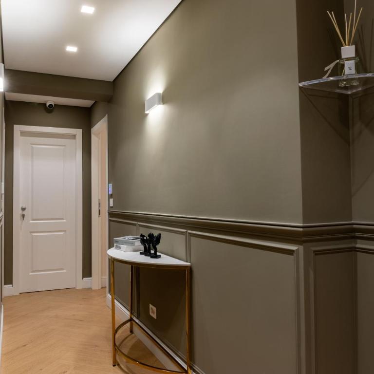 Flat Urban Suites - Family Suite with Balcony - 3