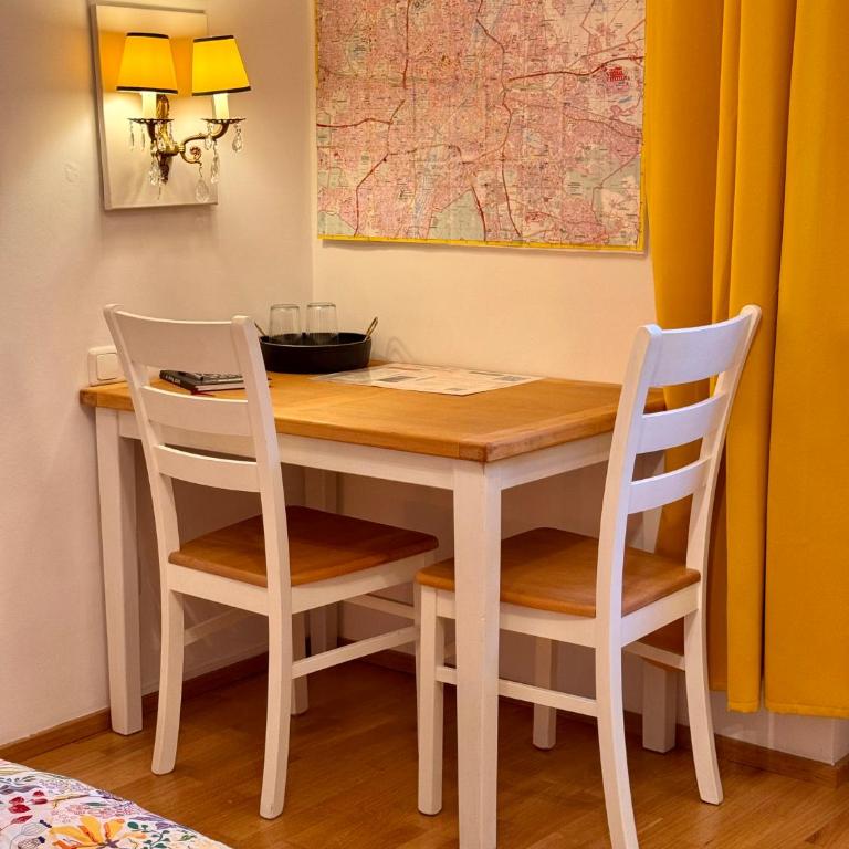 Fireplace Room, Free Parking, Artist's House - Doppelzimmer mit eigenem externen Bad - 4