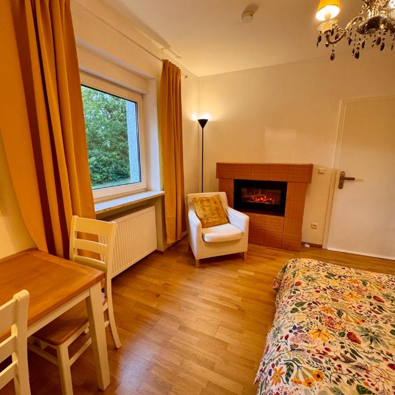 Fireplace Room, Free Parking, Artist's House - Doppelzimmer mit eigenem externen Bad - 9