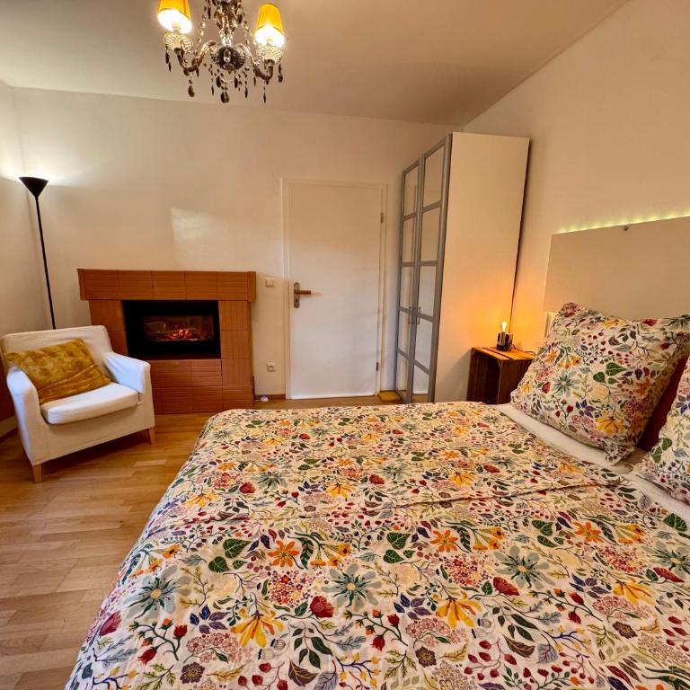 Fireplace Room, Free Parking, Artist's House - Doppelzimmer mit eigenem externen Bad - 3
