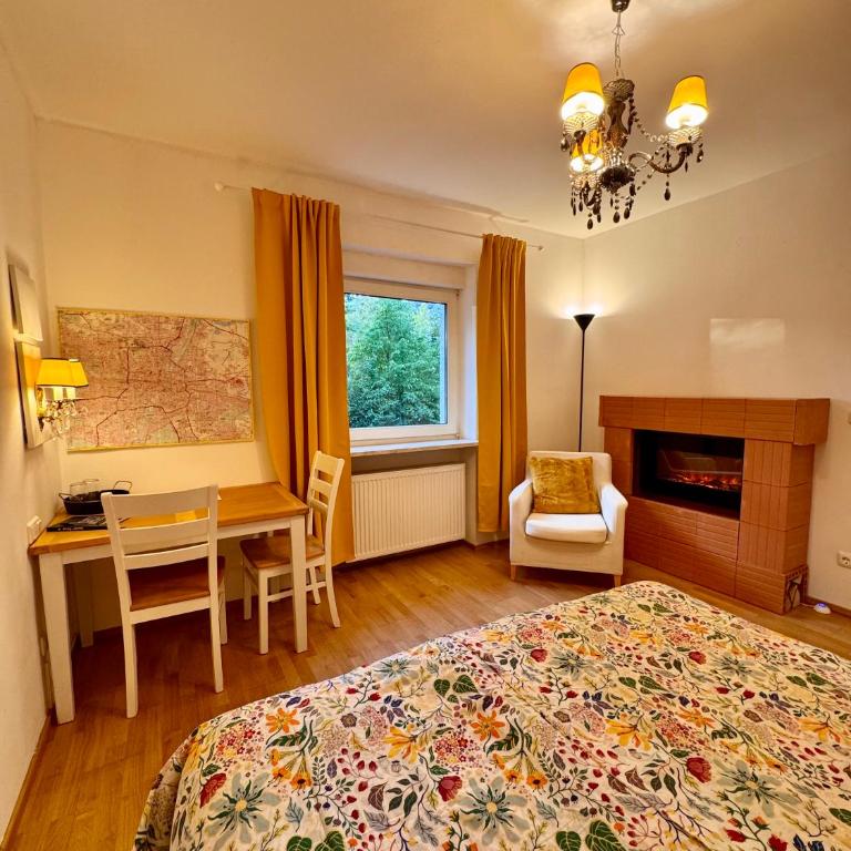Fireplace Room, Free Parking, Artist's House - Doppelzimmer mit eigenem externen Bad - 11