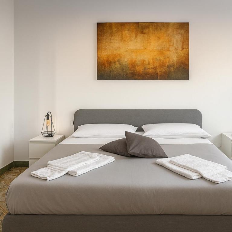 Nella's Carlo III Apartment - Two-Bedroom Apartment - 34