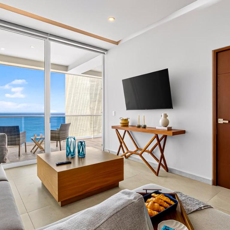 Beachfront 2BR Condo - Resort Pools & Scenic Balcony Views - Apartamento - 16