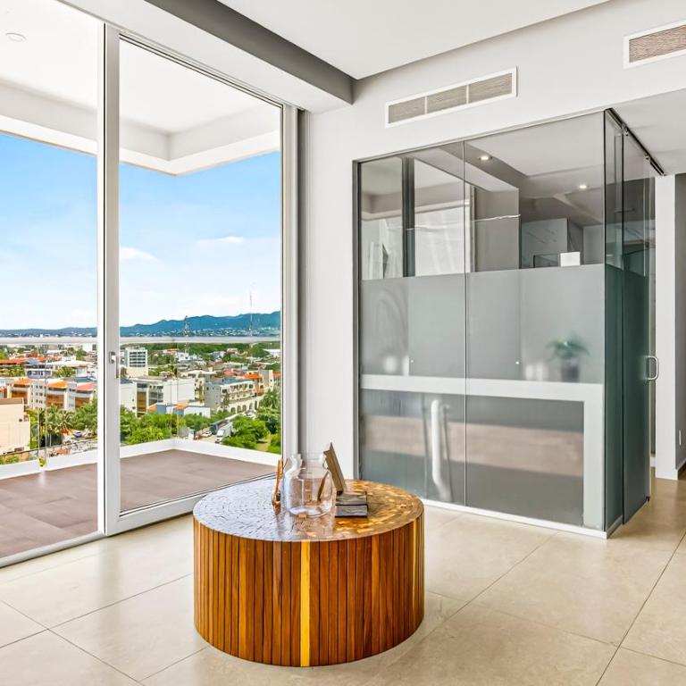 Beachfront 2BR Condo - Resort Pools & Scenic Balcony Views - Apartamento - 34
