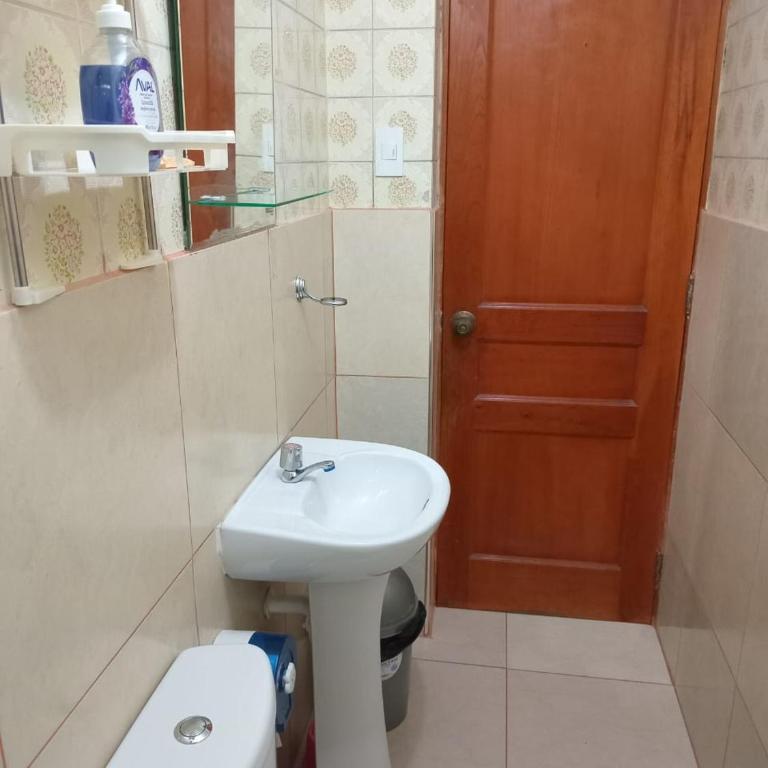 Habitación Estandar con baño privado en Monterrico Sur - Standard Single Room with Shower - 6