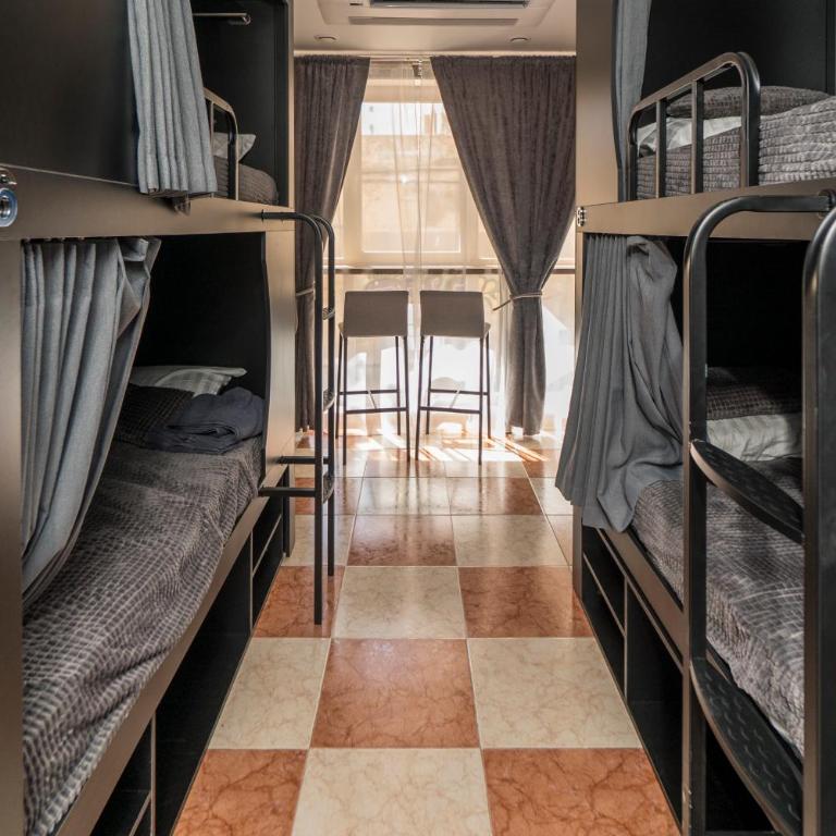 Jazz House - Cama en dormitorio masculino compartido - 4