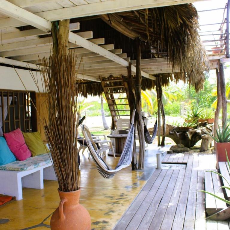 Coco y arena cabaña frente al mar, lejos del turismo y cerca a los manglares - Casa - 5