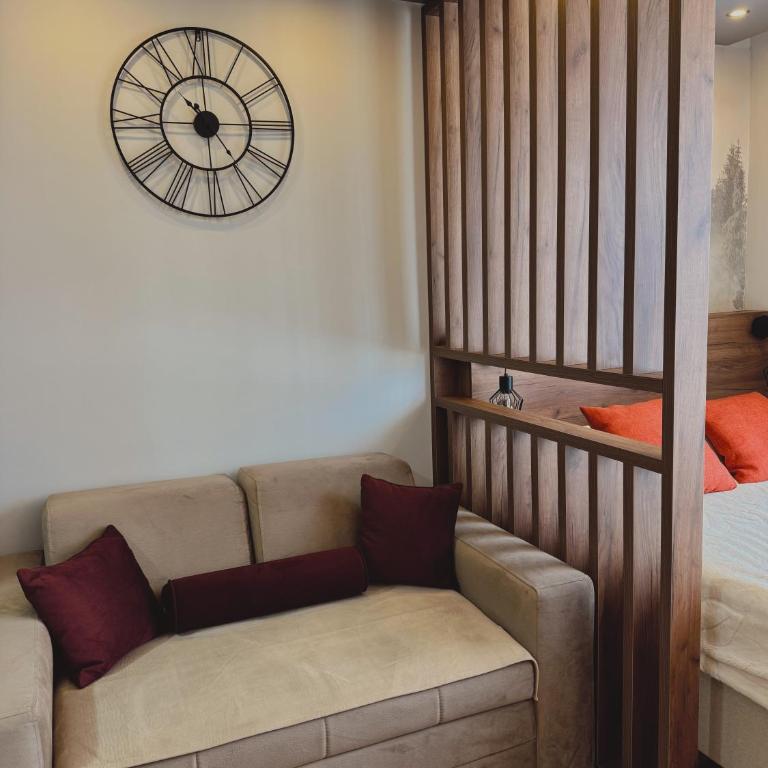 Evergreen Lux - One-Bedroom Apartment - 5