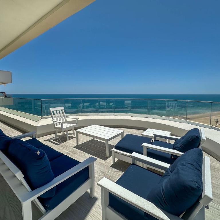 Waves & Views Luxury 3BR Oceanfront Condo - Apartamento - 1