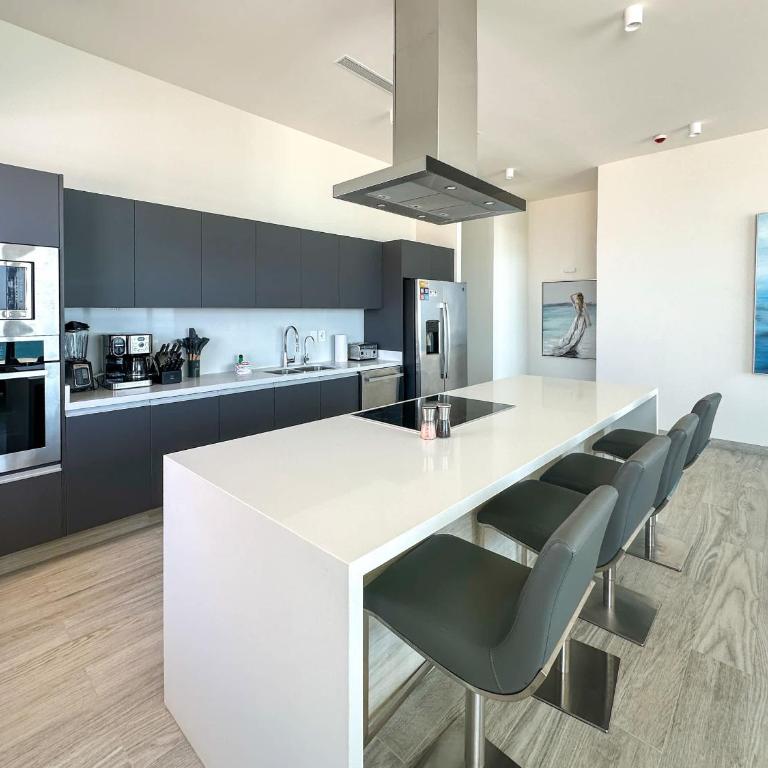 Waves & Views Luxury 3BR Oceanfront Condo - Apartamento - 17