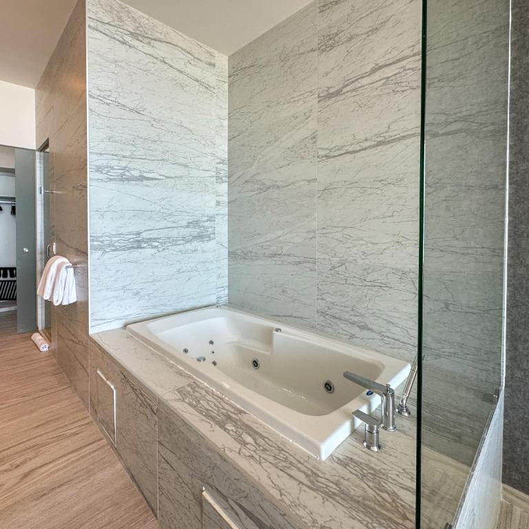 Waves & Views Luxury 3BR Oceanfront Condo - Apartamento - 30