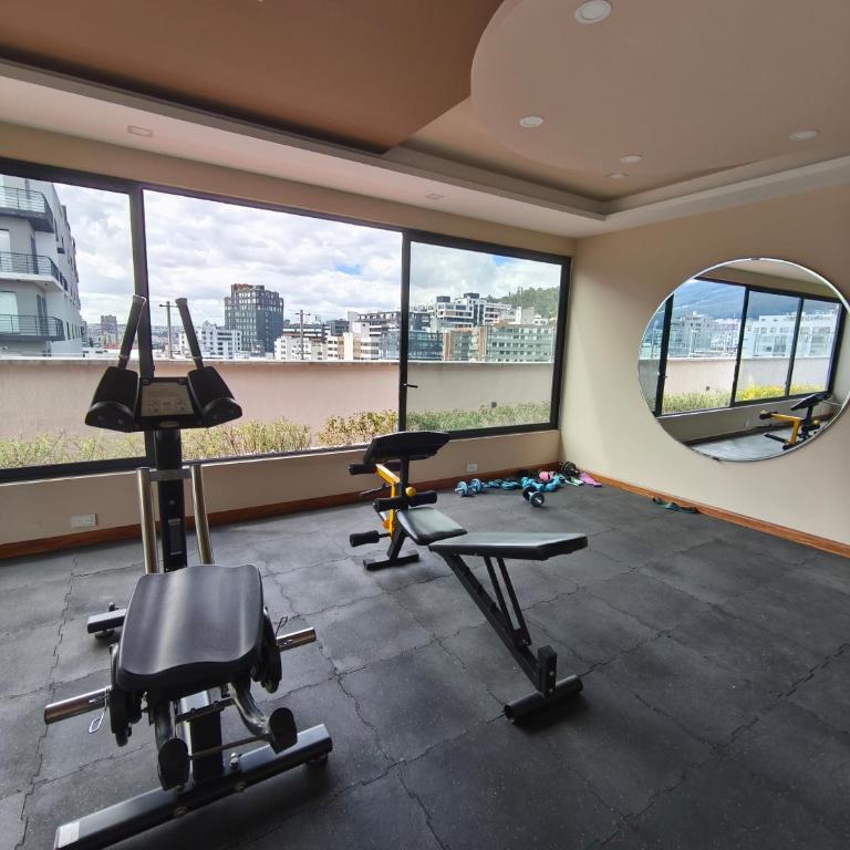 Lujosa suite, Jacuzzi, parking, gym - One-Bedroom Apartment - 2