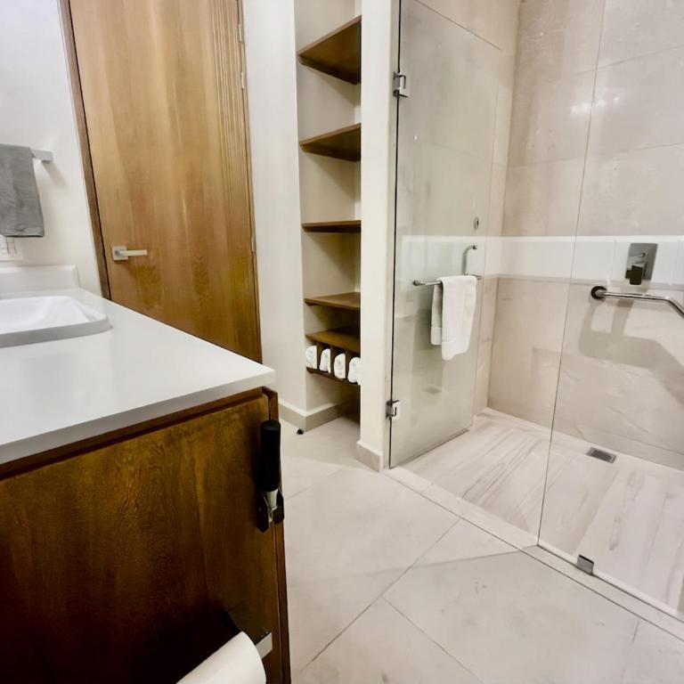 CONDO FRENTE AL MAR Hermoso con amenidades - Apartamento de 1 dormitorio - 15
