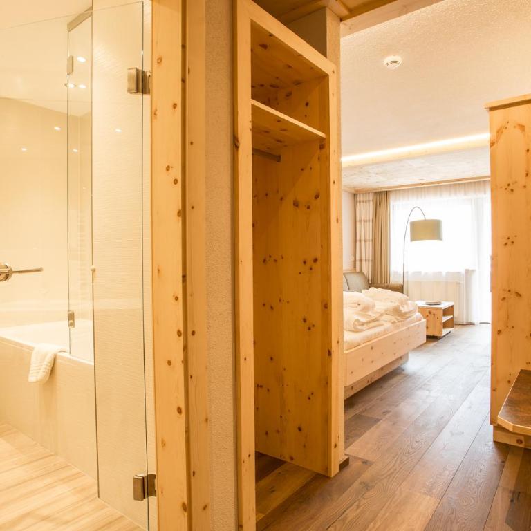 Hotel Bäckelar Wirt Superior Ötztal Inside Sommer Card Partner - Deluxe Doppelzimmer mit Balkon - 4