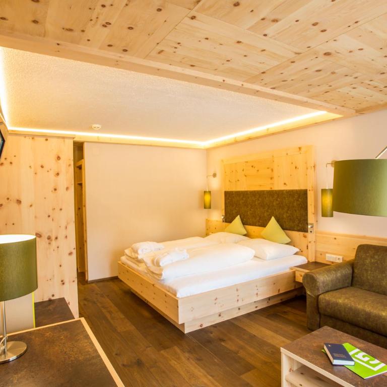 Hotel Bäckelar Wirt Superior Ötztal Inside Sommer Card Partner - Deluxe Doppelzimmer mit Balkon - 1