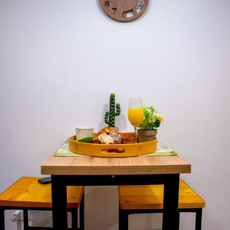 Apartaestudio Exclusivo Minimalismo Impecable - Estudio Deluxe con cama grande - 1