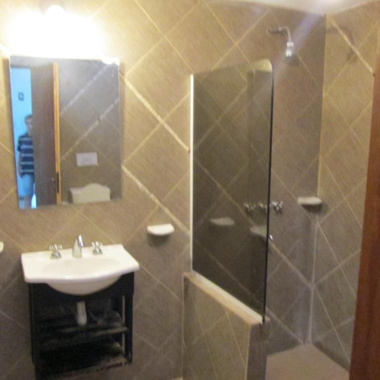 Complejo de Cabañas Pach - Flo - Habitación Familiar con baño - 6