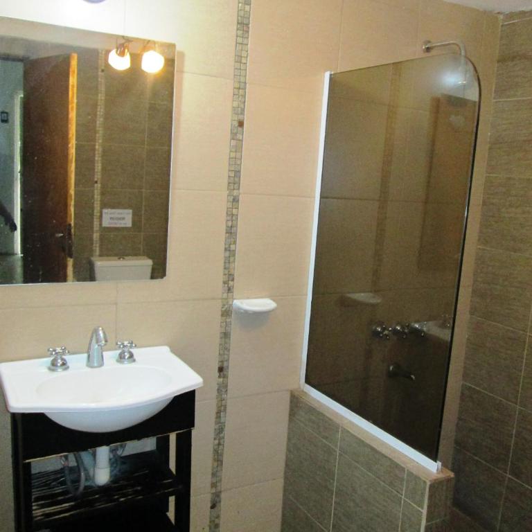 Complejo de Cabañas Pach - Flo - Habitación Familiar con baño - 6