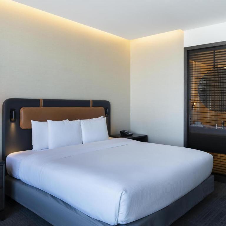 Hilton Guadalajara Midtown - Habitación con ducha a ras de suelo, adaptada para personas de movilidad reducida - Cama extragrande - 6