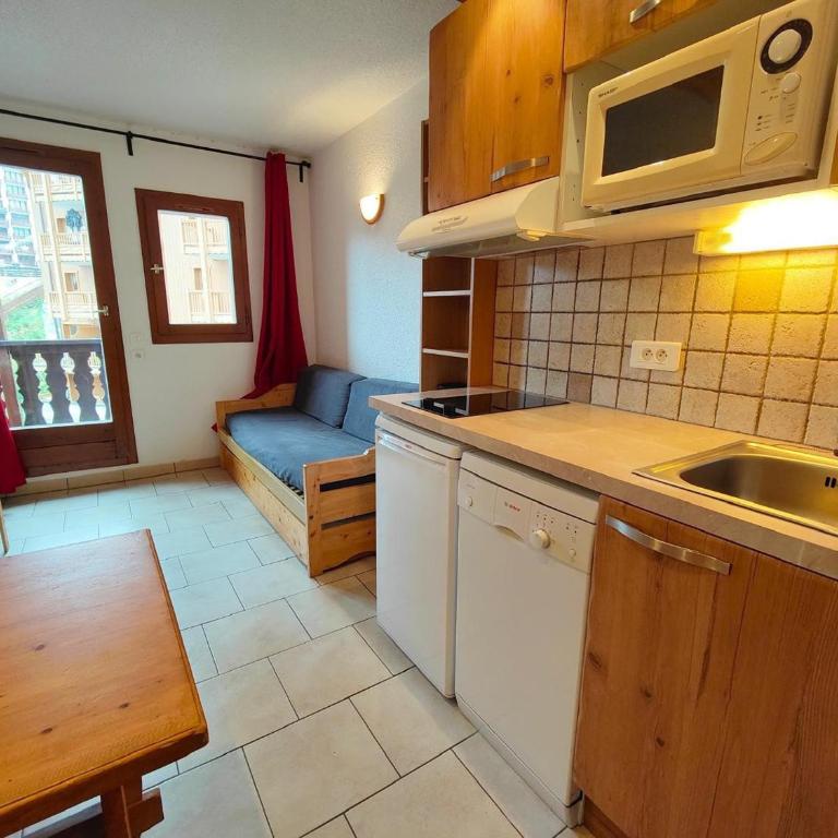 Studio confortable, proche pistes & commerces, balcon - FR-1-502-574 - Studio - 10