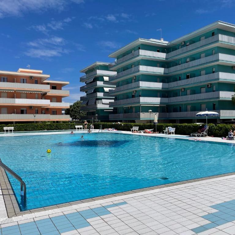 Flat in a residence with sports courts - Apartment - 16