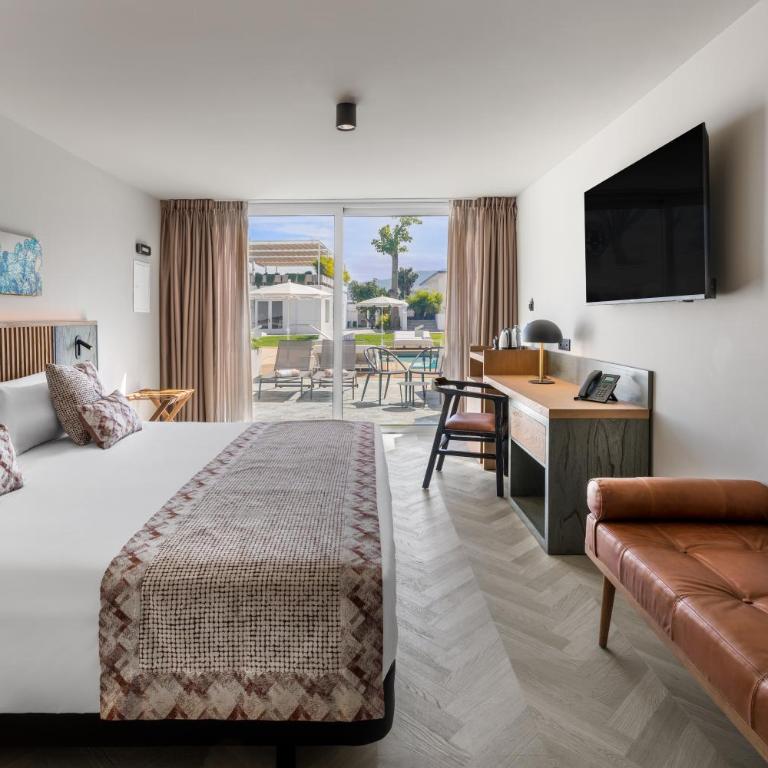 TUI BLUE Atlantic Hills - Club Swim Room with Private Pool - 5