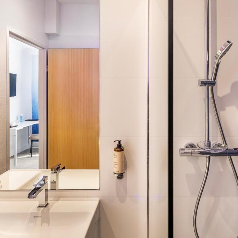 Best Western Plus Poitiers Centre Le Grand Hotel - Chambre Lit Queen-Size Standard - Non-Fumeurs - 16