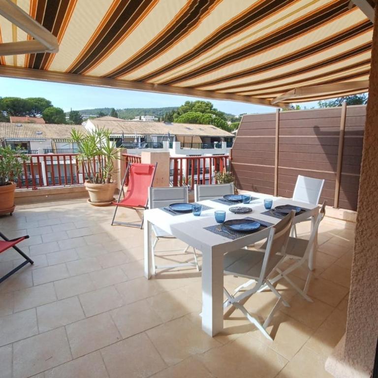 Nice apartment with pool - near the beach - Appartement - 3