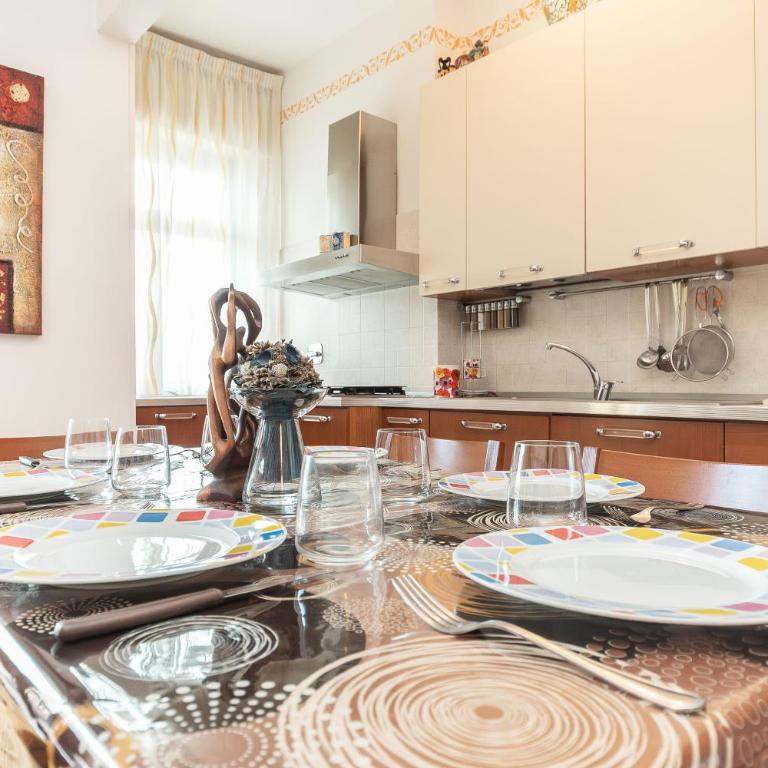 Parcheggio Privato - 10 Min Centro Storico - Appartamento con 2 Camere da Letto - 26