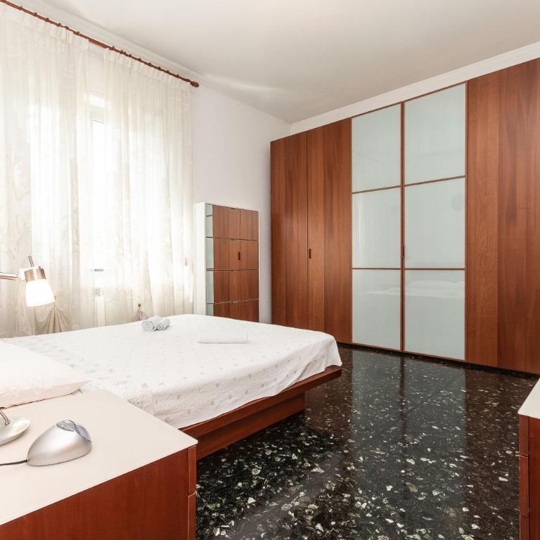 Parcheggio Privato - 10 Min Centro Storico - Appartamento con 2 Camere da Letto - 5
