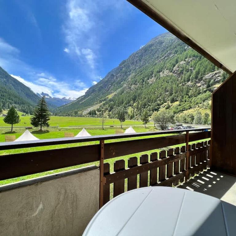 Pure Comfort! Entire Apartment with Abundant Space near Zermatt with parking! - Apartment - 2