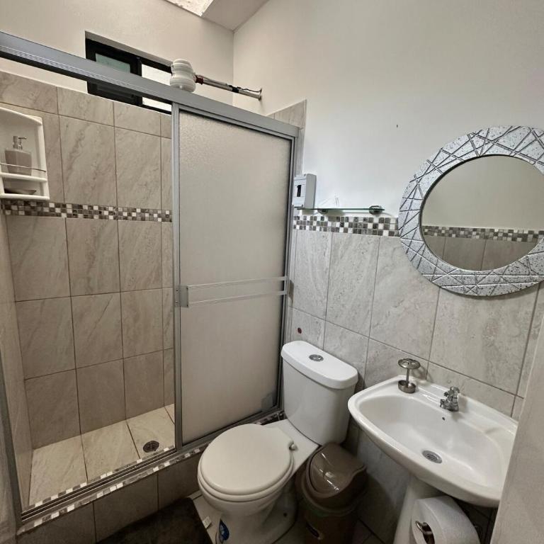 Casa vacacional en Salinas en Urb privada con parqueo piscina y jacuzzi - Four-Bedroom House - 11